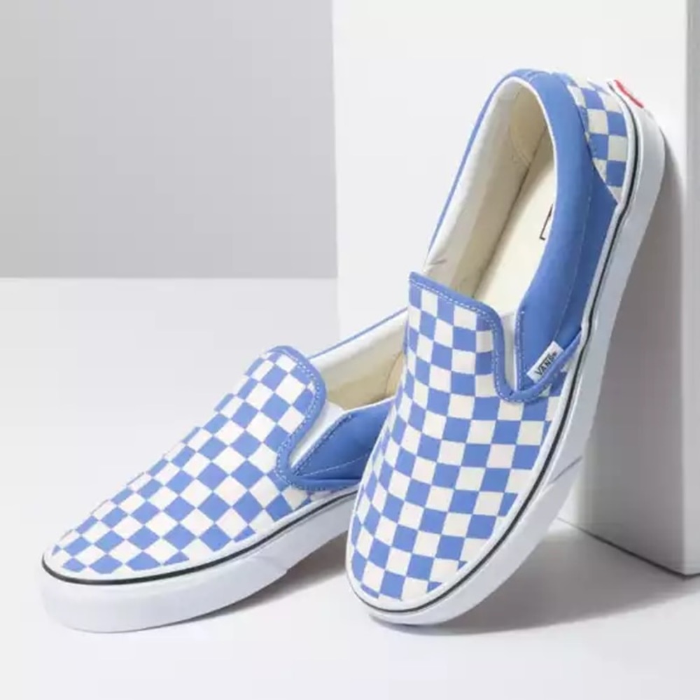 🌀HOST PICK 🌀 Vans classic slip on 💙